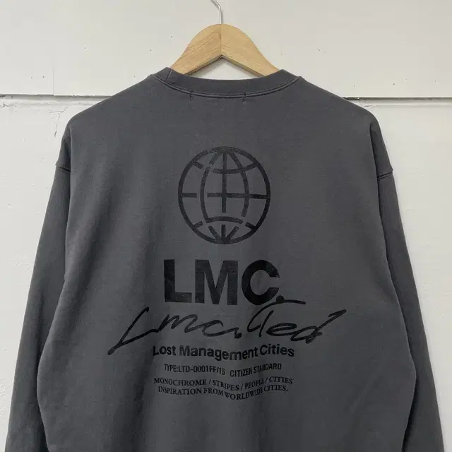 LMC 그레이 빅로고 맨투맨