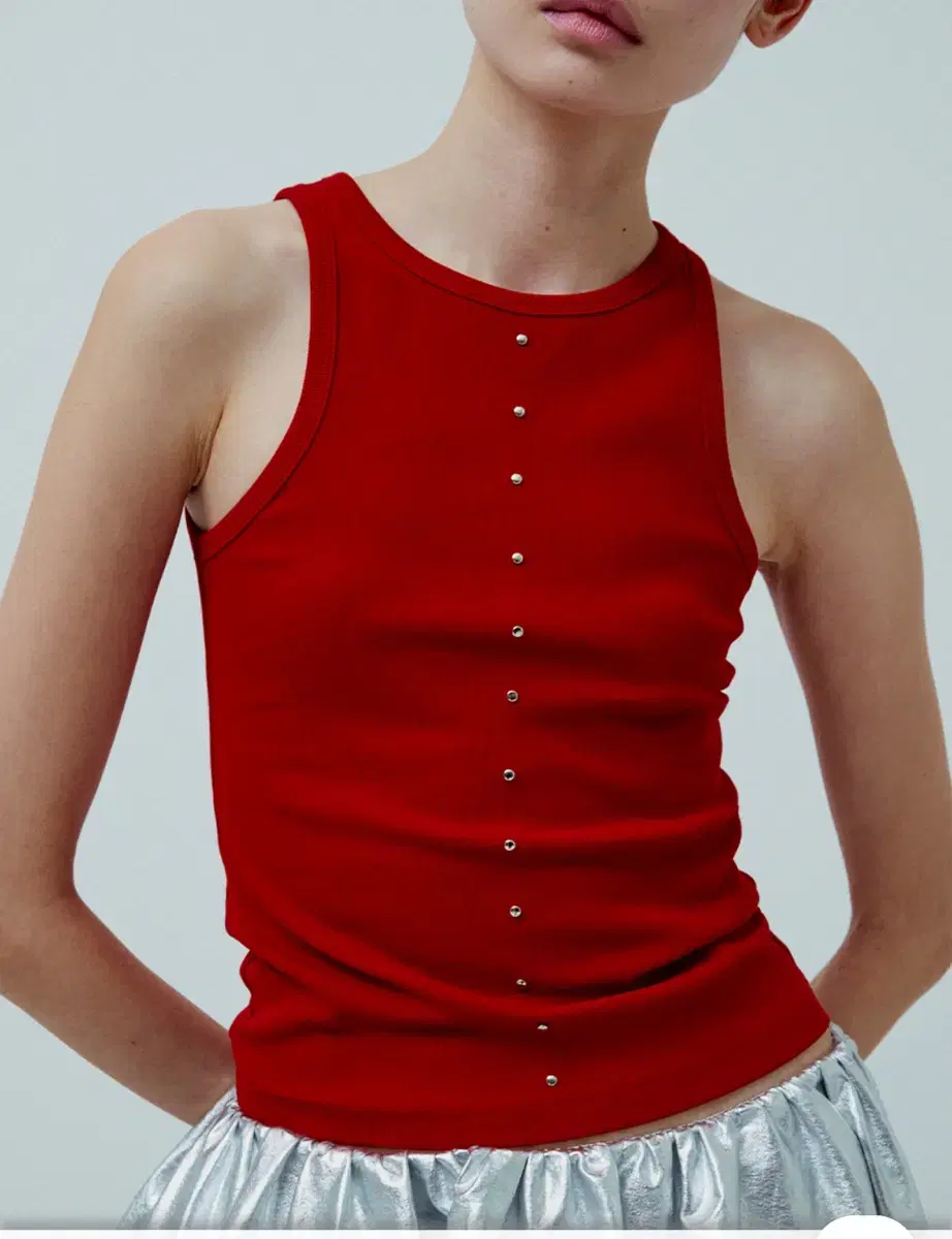 Kilo 카일로 STUD SLEEVELESS TOP (RED)