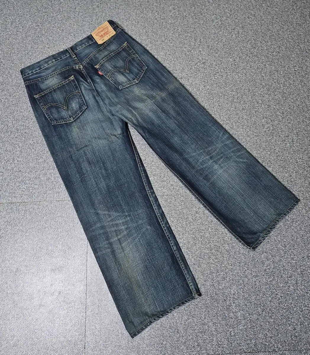 Levi's 520 medium blue denim jeans for sale