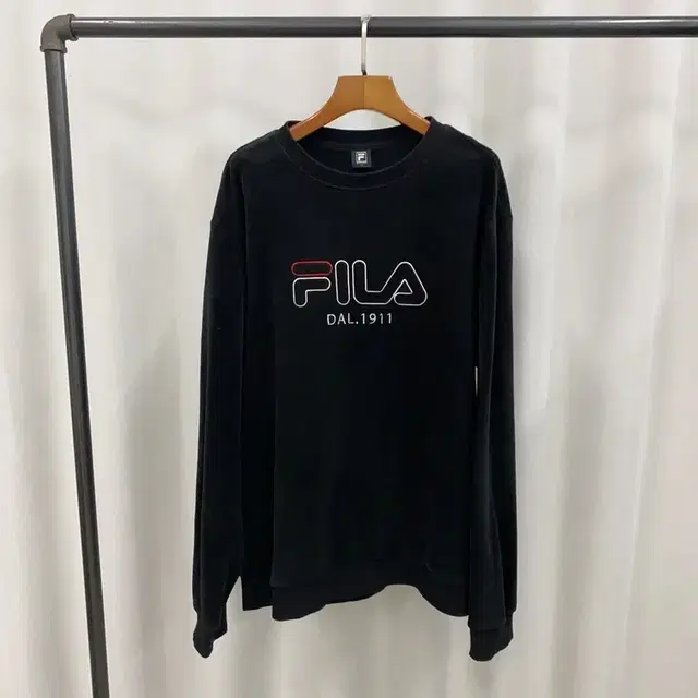 필라 FILA 블랙 플리스 맨투맨 105 A06288