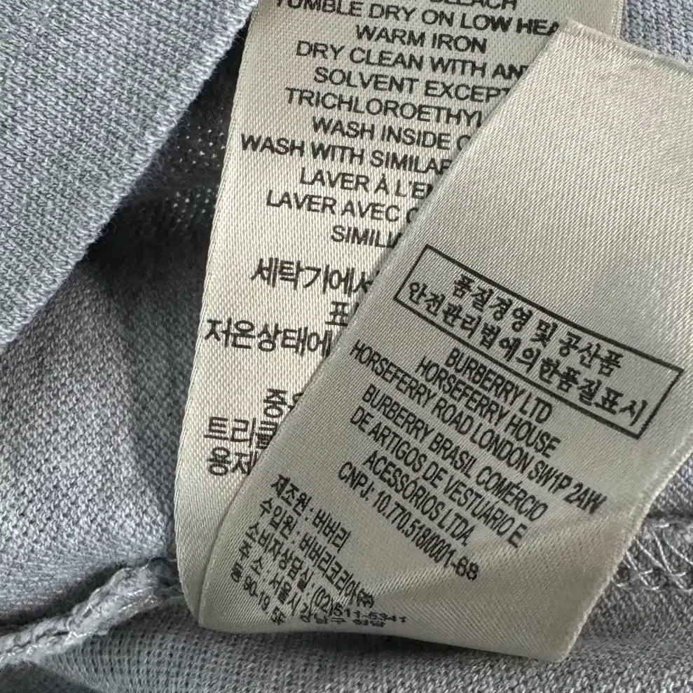 BURBERRY 버버리 그레이 화이트 기사 자수 피케 반팔 셔츠