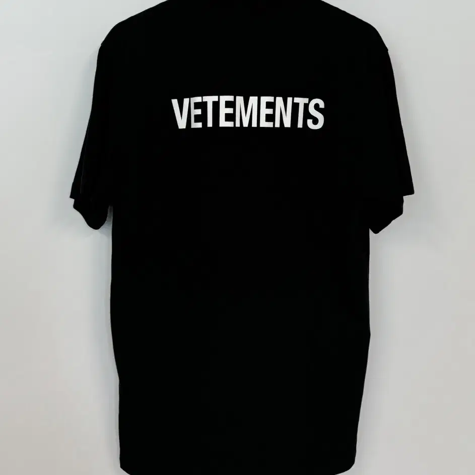 VETEMENTS 베트멍 블랙 반팔티셔츠