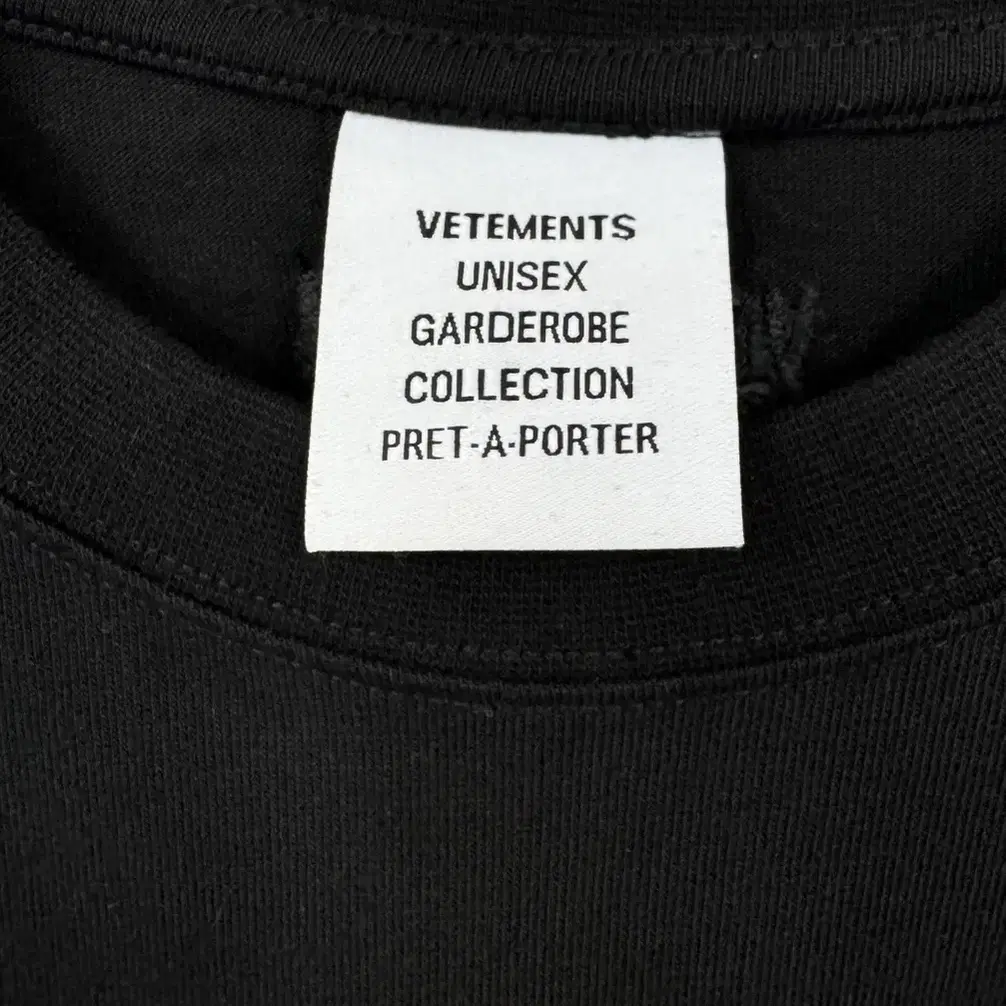 VETEMENTS 베트멍 블랙 반팔티셔츠