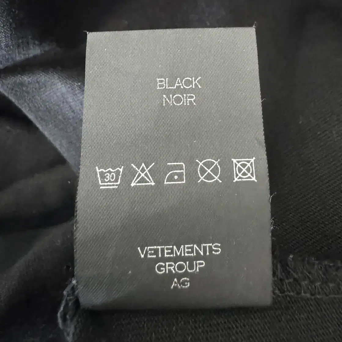 VETEMENTS 베트멍 블랙 반팔티셔츠