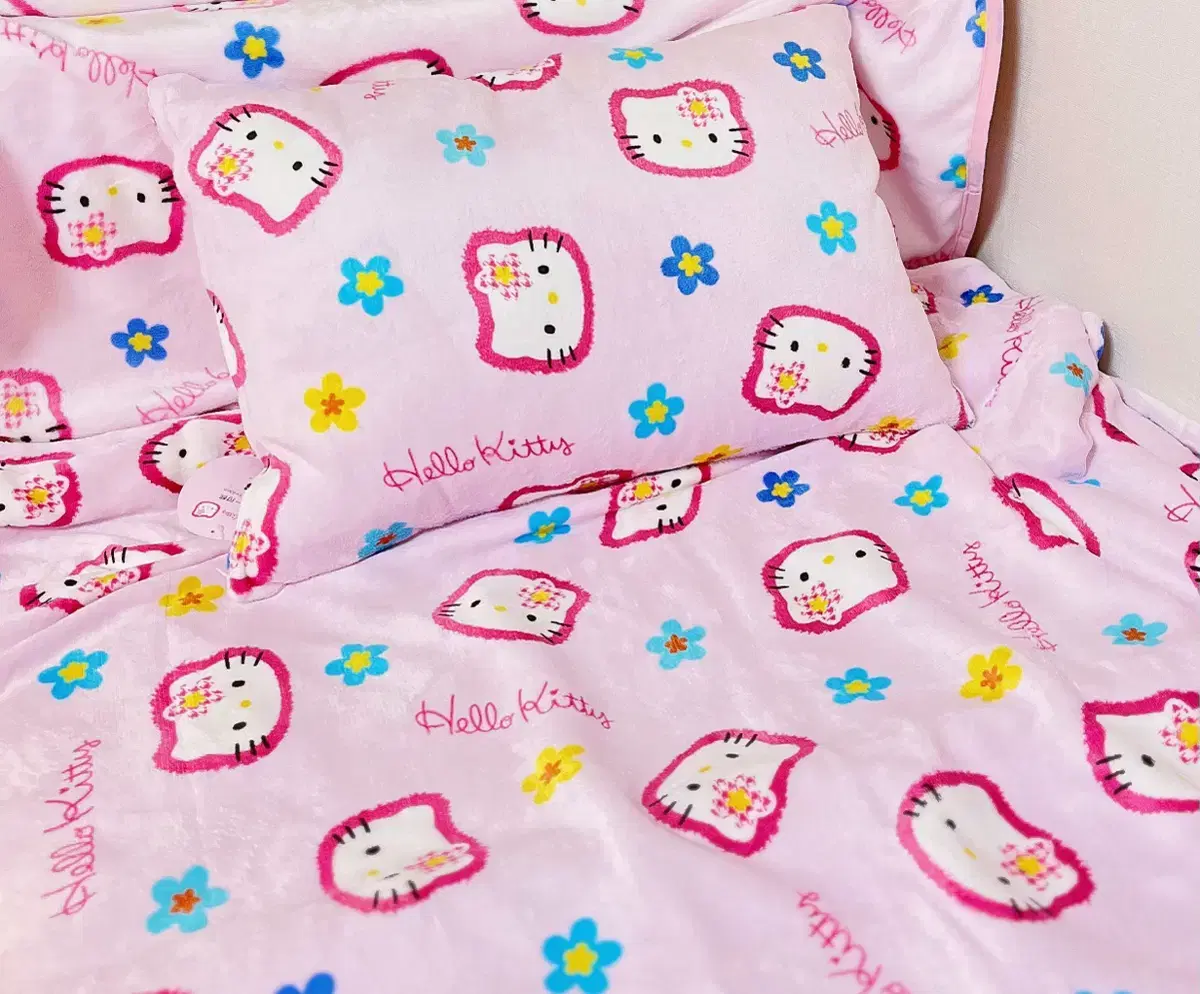 [unsealed] Hello Kitty50th Anniversary PillowBeddingBeddingBlanketoldKaohanaGoodsInteriorDolls