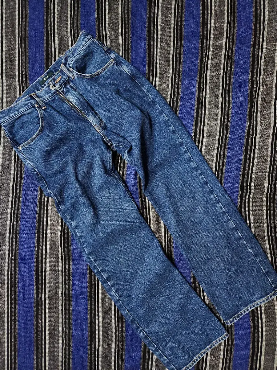 Non-heavy flared denim