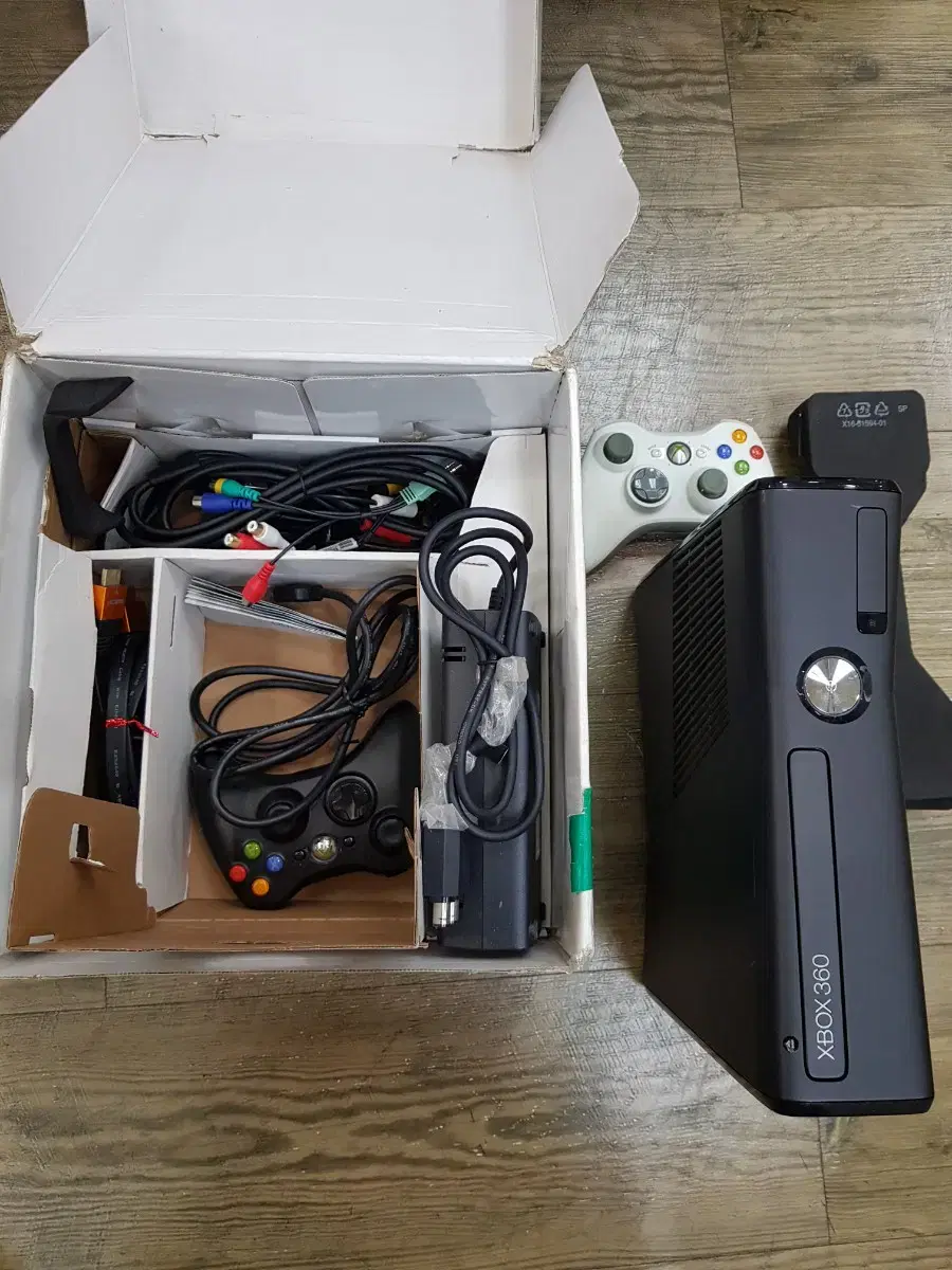 xbox 360 s + 컨트롤러