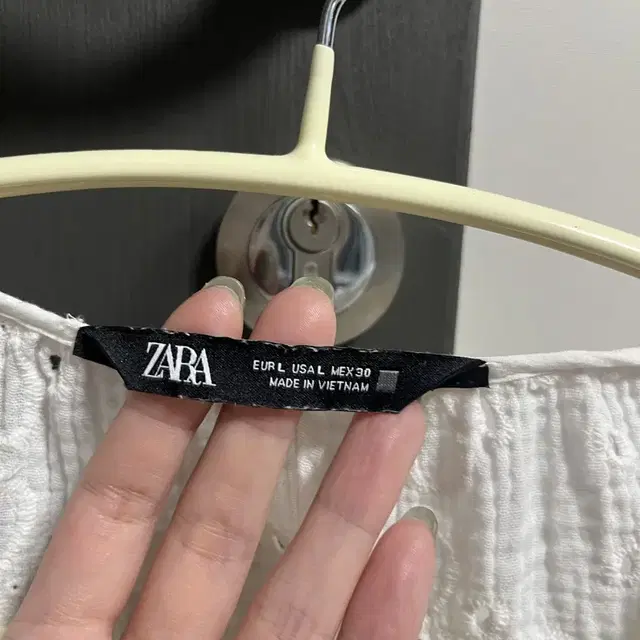 Zara L 펀칭 점프수트