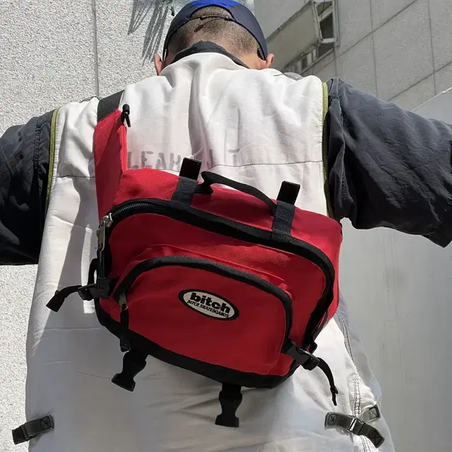 BITCH SKATEBOARDS WAIST BAG 비치스케이보드 크로스백