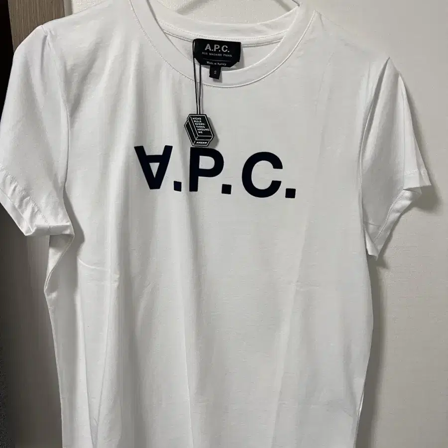 A.P.C 아페쎄 반팔 화이트 새상품