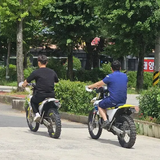 창고안 어딘가 처박아둔 구형r6 순정매니 구합니다