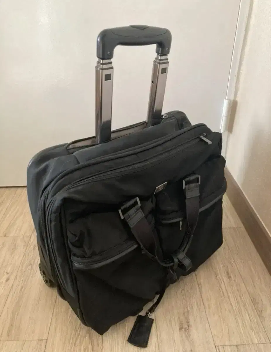 Samsonite Man Traveling Pilot CrewCarrier