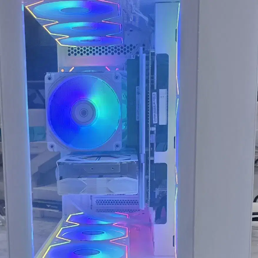 올화이트 스텔스보드 셋업 7800x3d, 4070ti super 팝니다