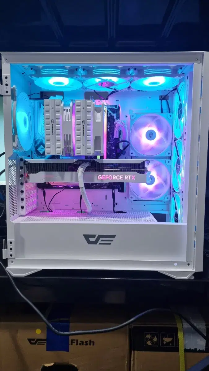 올화이트 7800X3D, 갤럭시 4070ti super 팝니다.