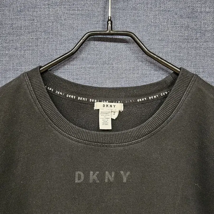 DKNY 맨투맨티셔츠(블랙)