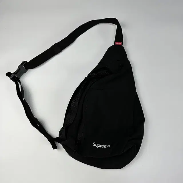 SUPREME 20FW Sling Bag 슈프림 슬링백