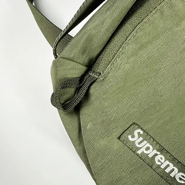 SUPREME 20FW Sling Bag 슈프림 슬링백