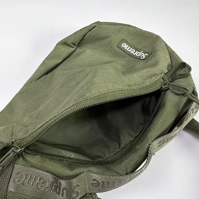 SUPREME 20FW Sling Bag 슈프림 슬링백