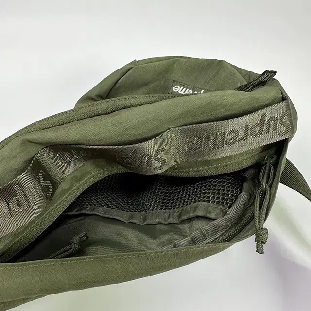 SUPREME 20FW Sling Bag 슈프림 슬링백