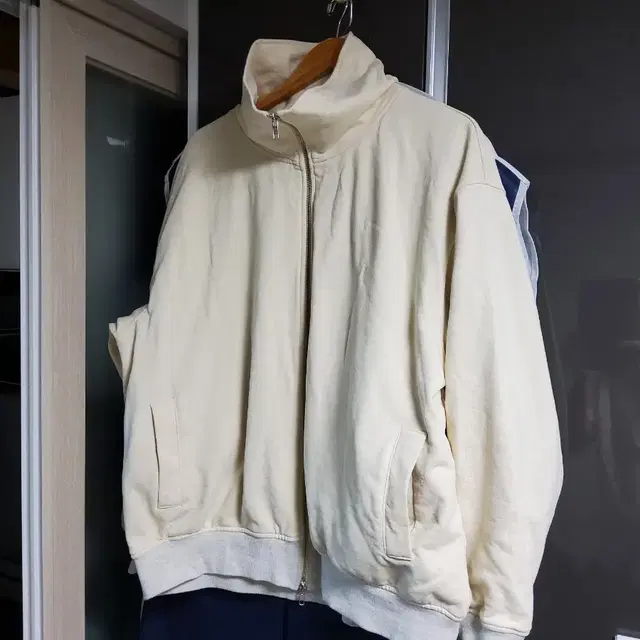 [홀리선] Willow Collar Zip Up Jacket Cream