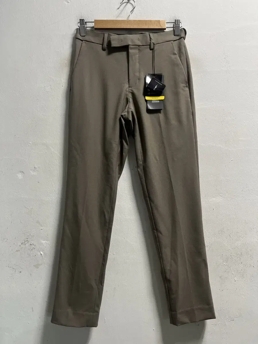 Unused 26 Gentlemen's Standard Tapered Fit Slacks Pants Trousers Genuine