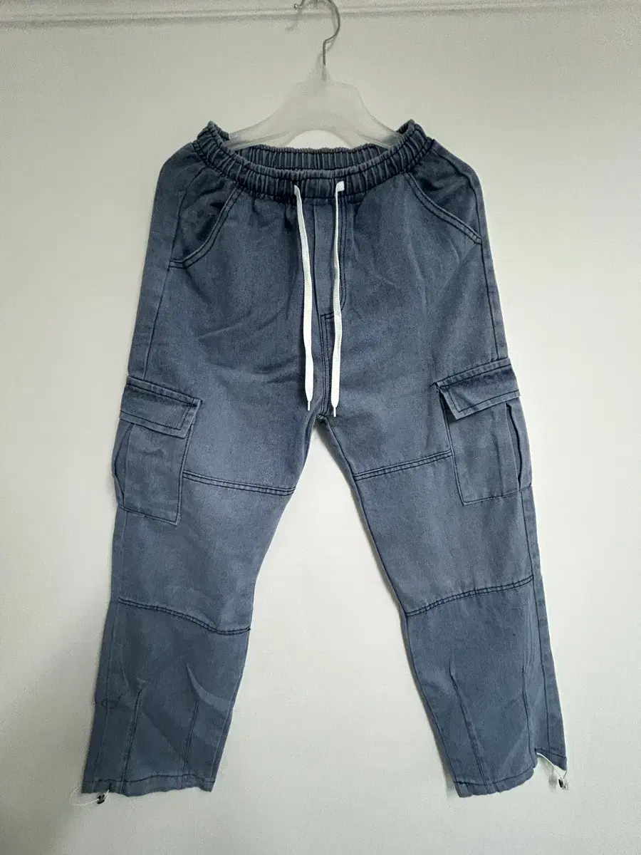 Jeans with an adjustable waist