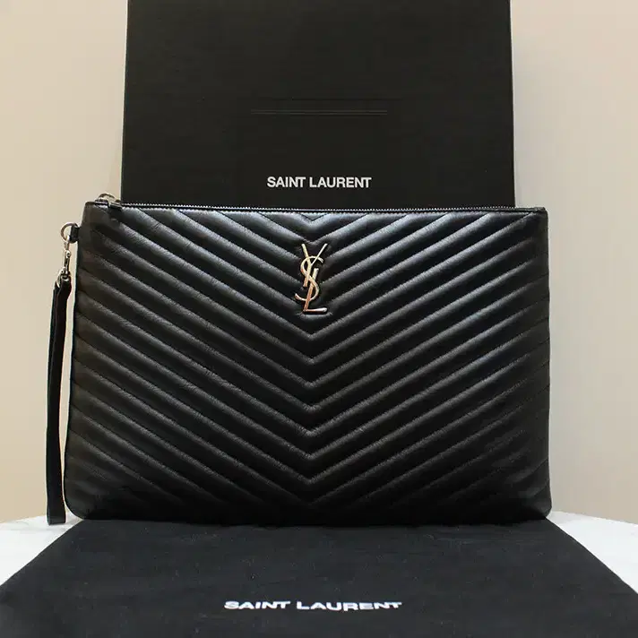 [중고명품다올]생로랑 YSL 모노그램 마틀라세 라지 클러치백 440222