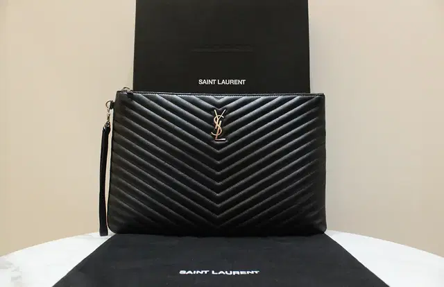 [중고명품다올]생로랑 YSL 모노그램 마틀라세 라지 클러치백 440222