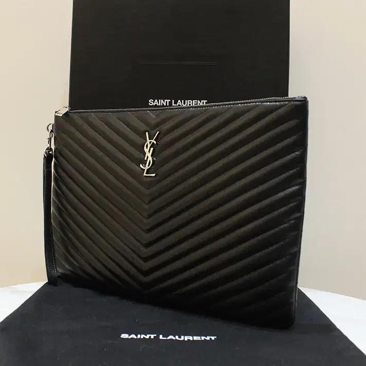 [중고명품다올]생로랑 YSL 모노그램 마틀라세 라지 클러치백 440222