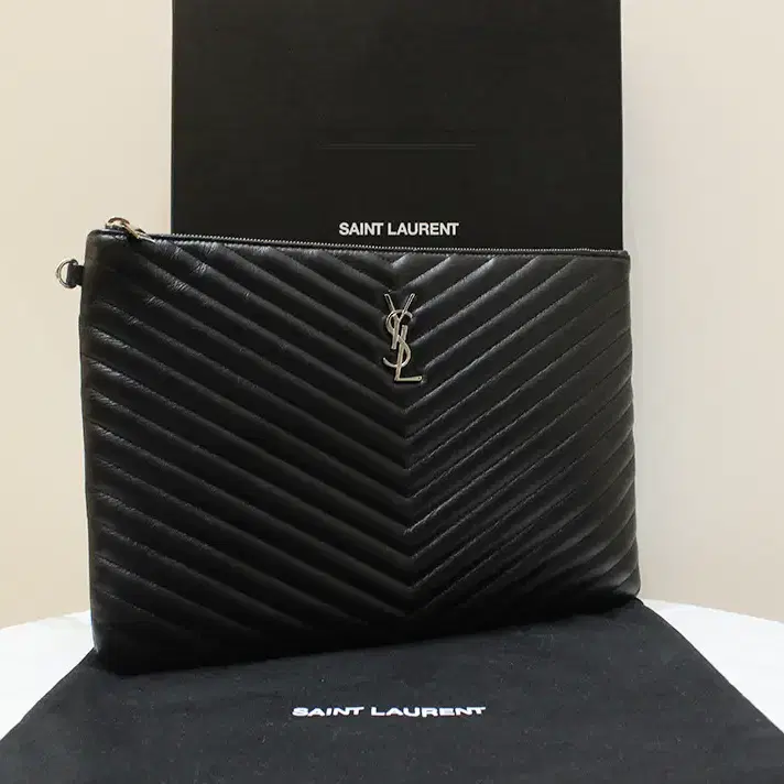 [중고명품다올]생로랑 YSL 모노그램 마틀라세 라지 클러치백 440222