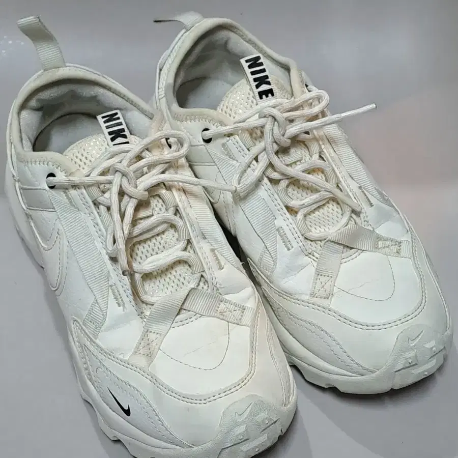 NIKE TC 7900 (여성) DD9682-100   240