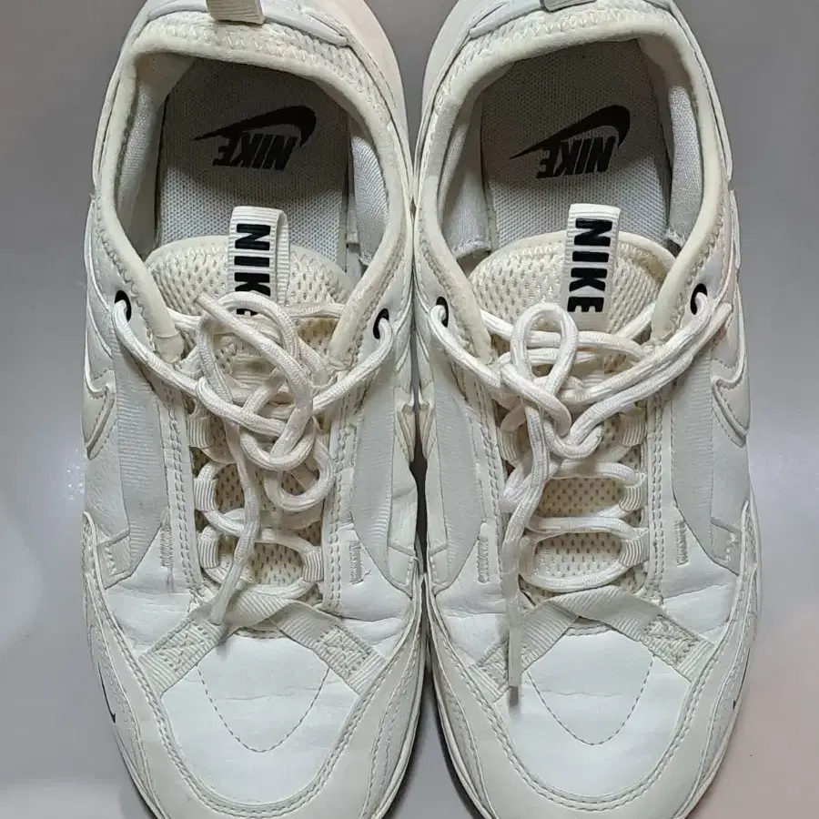 NIKE TC 7900 (여성) DD9682-100   240