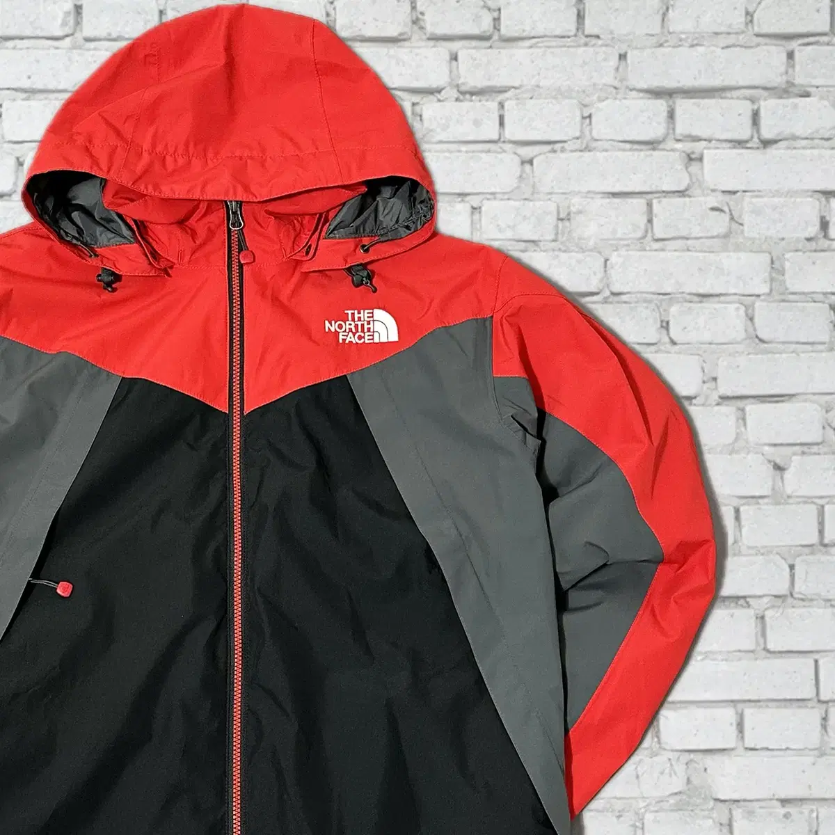 (1232) The North Face Vintage Highvent Windbreaker 95