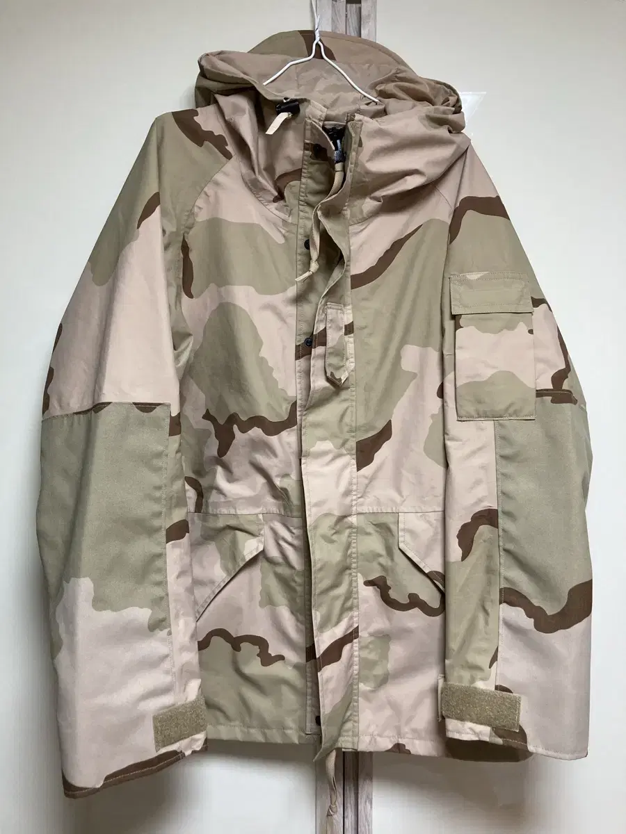 (MIN) US Army Gore-Tex Desert Camo Desert Tricolor Parka M/R '05 Cordura