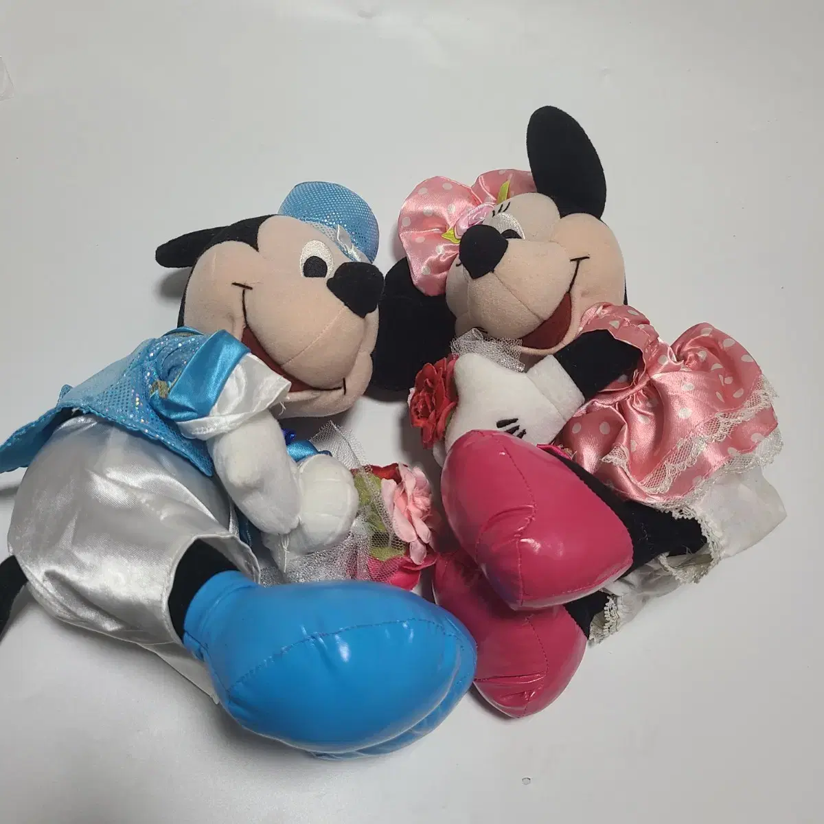 Disney Mickey Mouse Minnie Mouse doll Figures Couple Set Suit sealed Classics