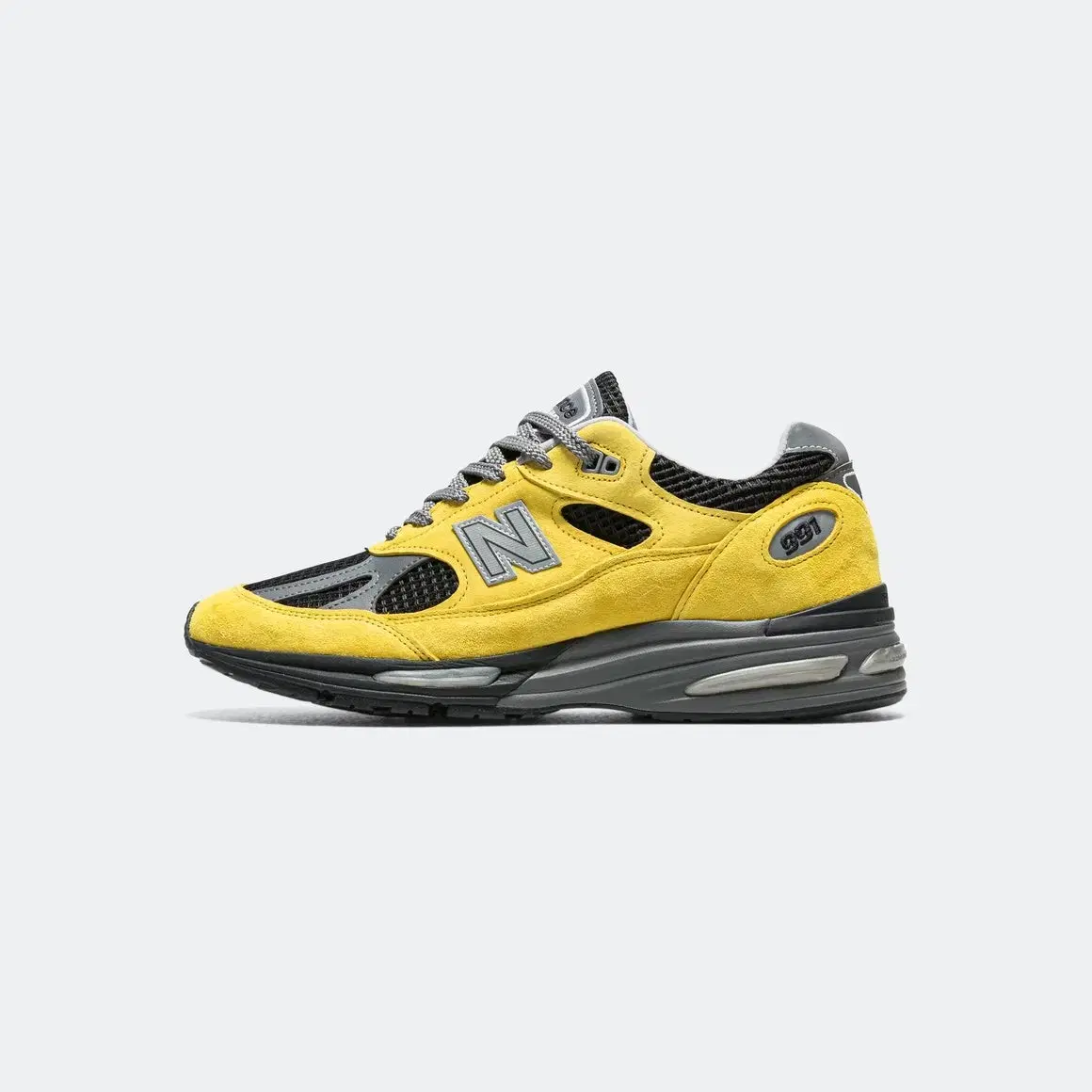 뉴발란스 케이스스터디 991v2 yellow