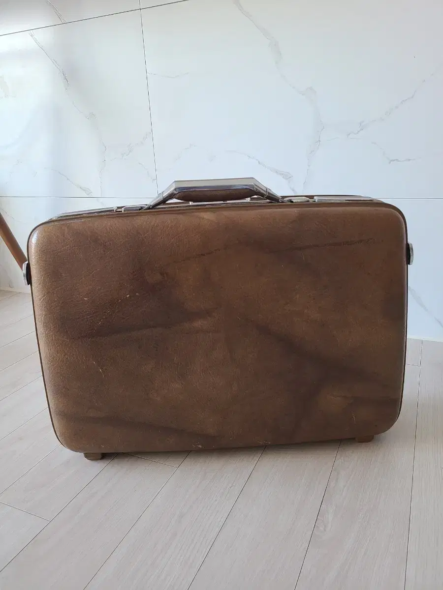 Sold) American Tourist Vintage Luggage Hardcase Suitcase