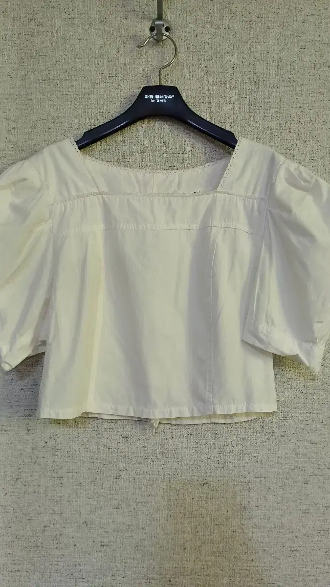 Bound puff-sleeve crop blouse (S)