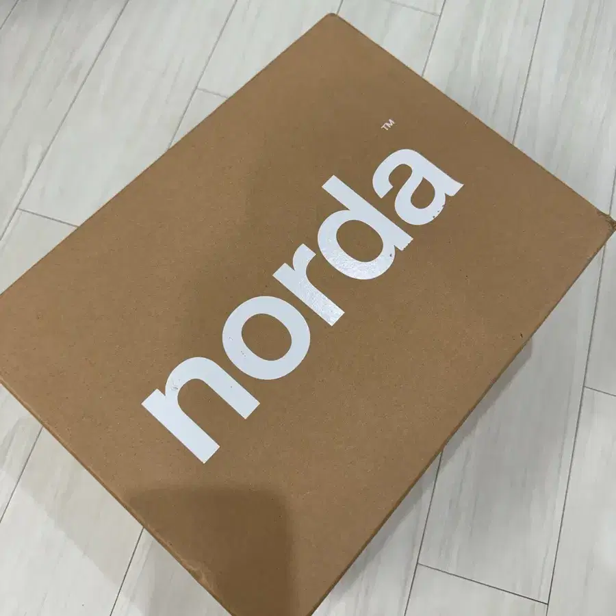 norda 002 알파인 화이트 미착용 새상품 판매합니다.