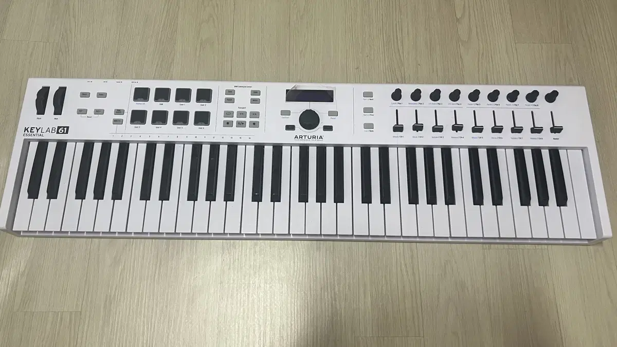 Arturia Keylab Essential 61 MK2 판매합니다.