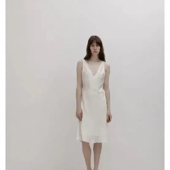 farven(파르벵)Deep V-neck Dress