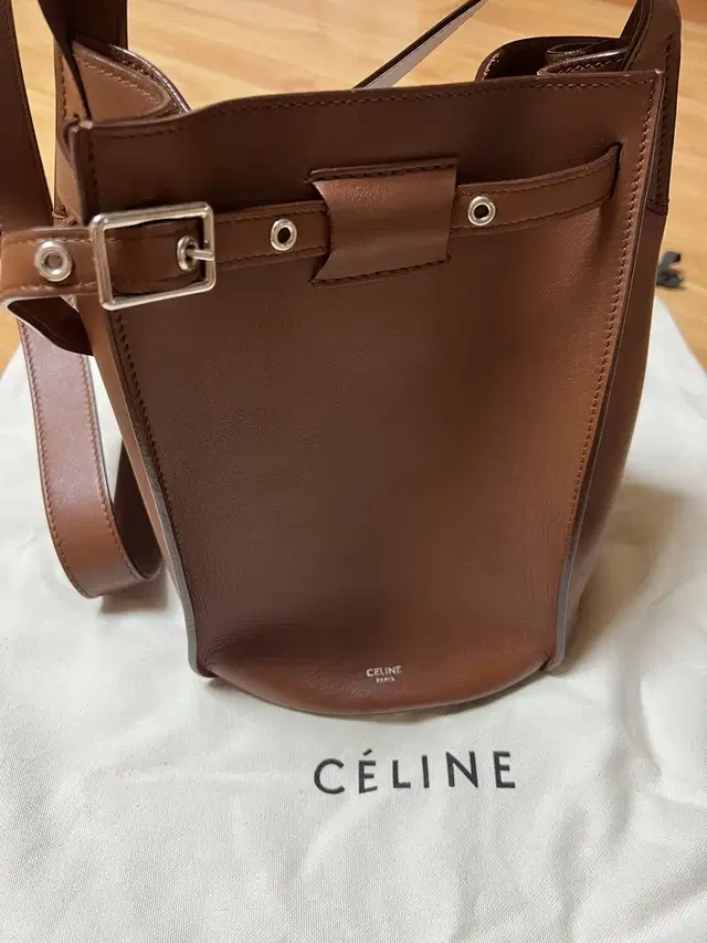 셀린느(celine) 버킷백 탄 브라운