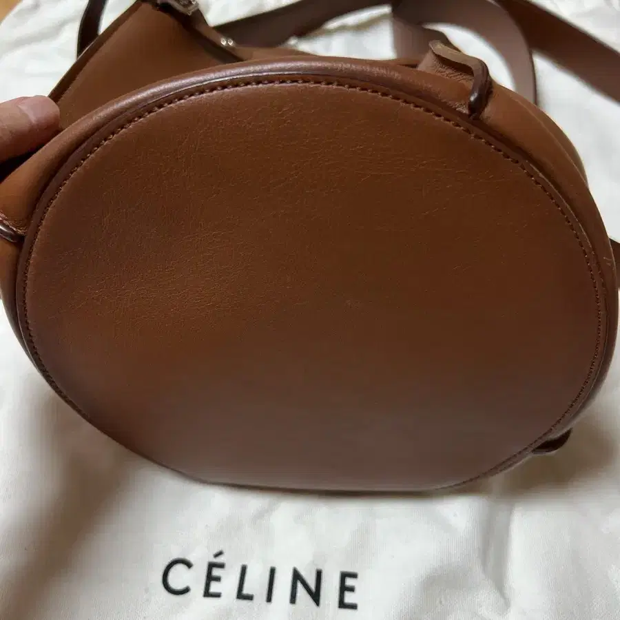 셀린느(celine) 버킷백 탄 브라운