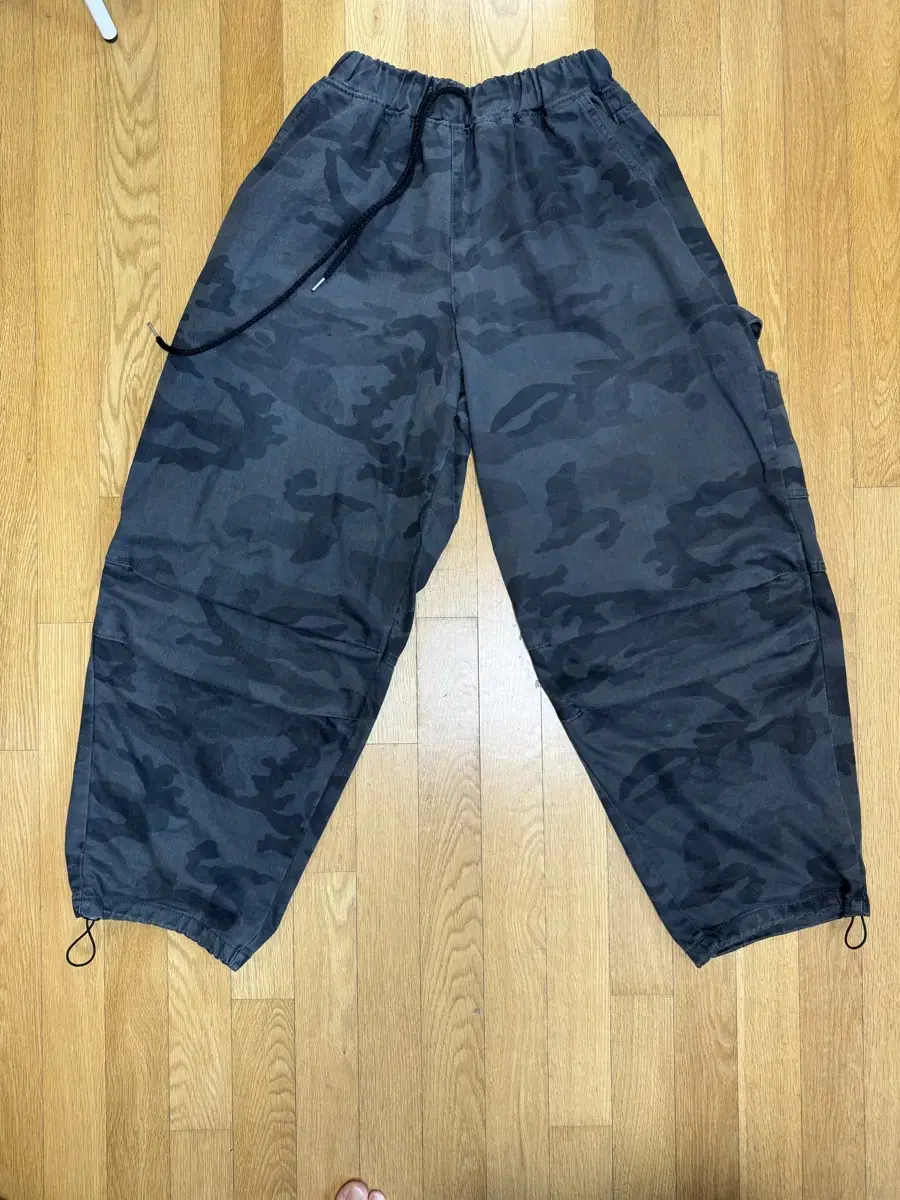 Wide Carpenter Pants in Parachute Camouflage Zuu