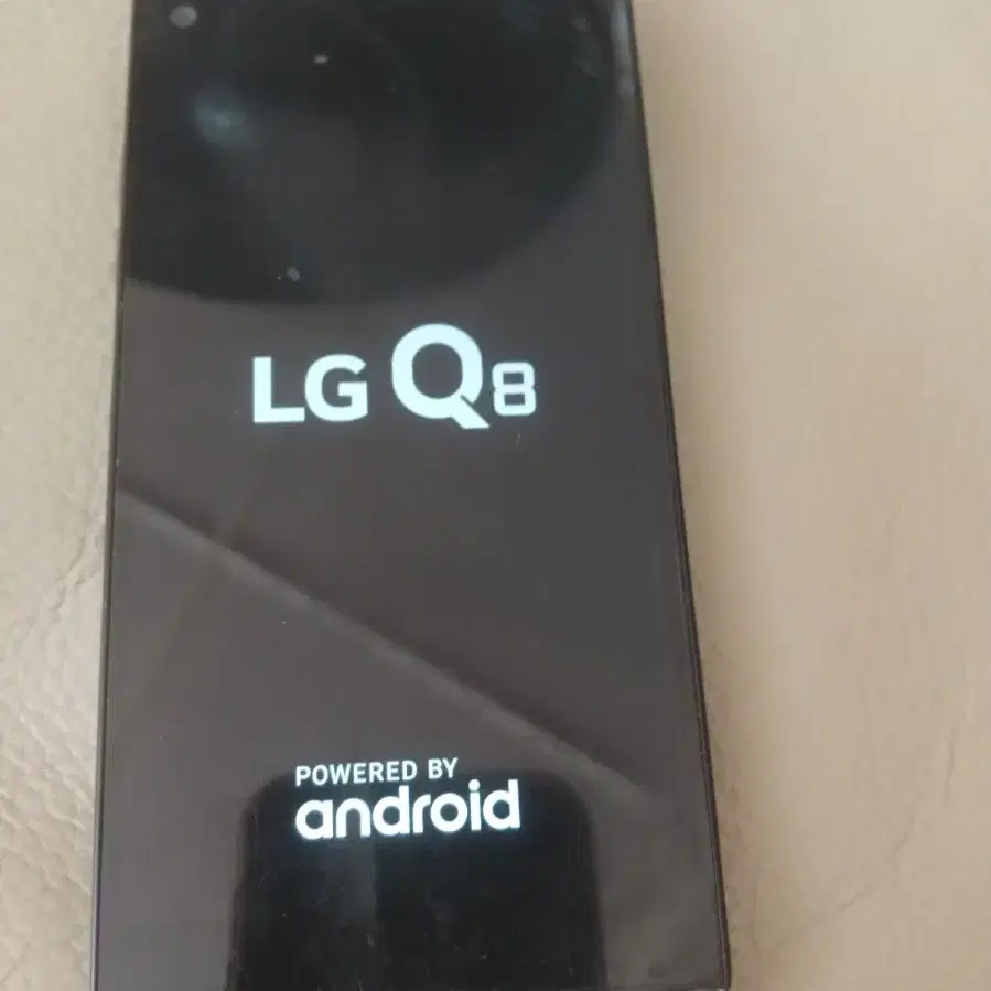 LG.Q8폰