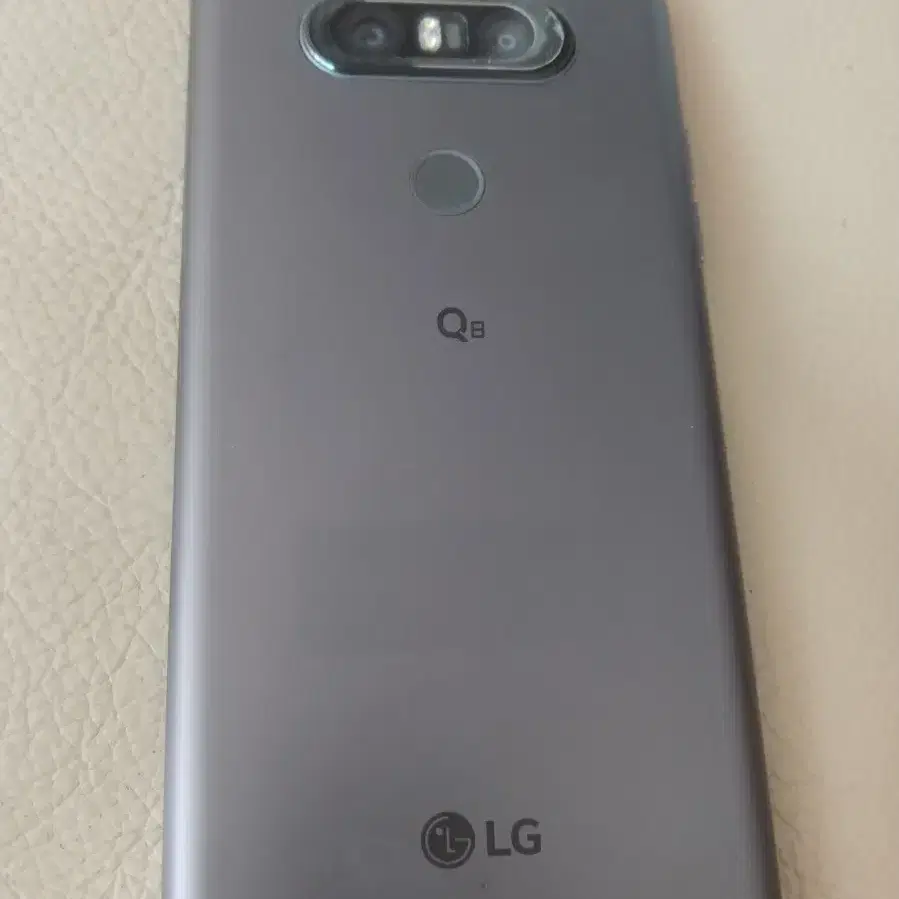 LG.Q8폰