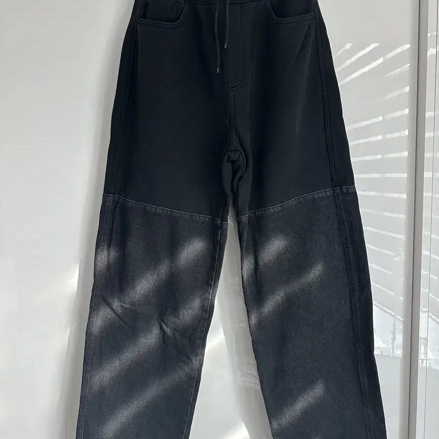 아모멘토 DRAWSTRING DENIM PANTS (BLACK)