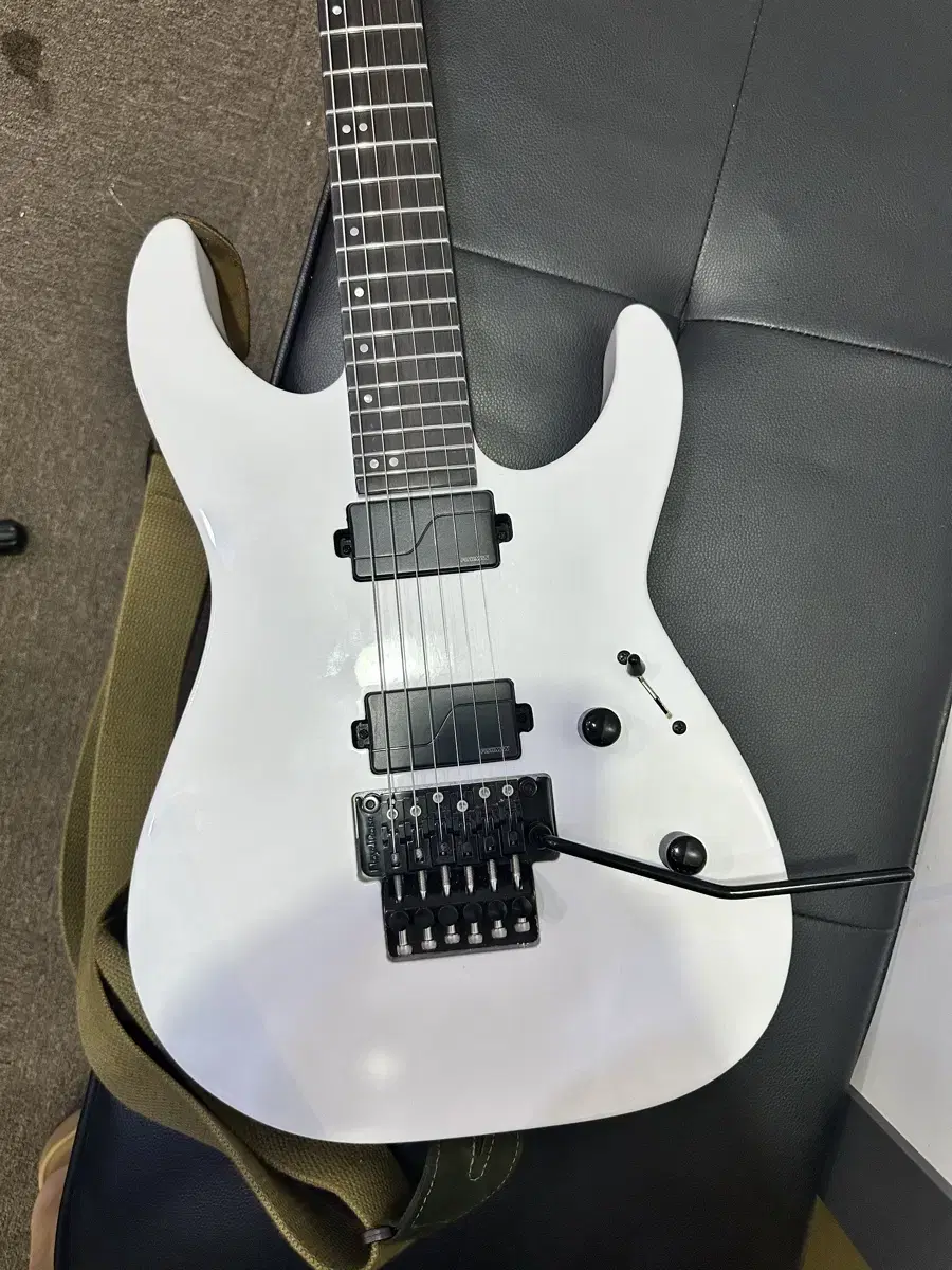 ESP LTD M-1000 일렉기타 플루언스픽업