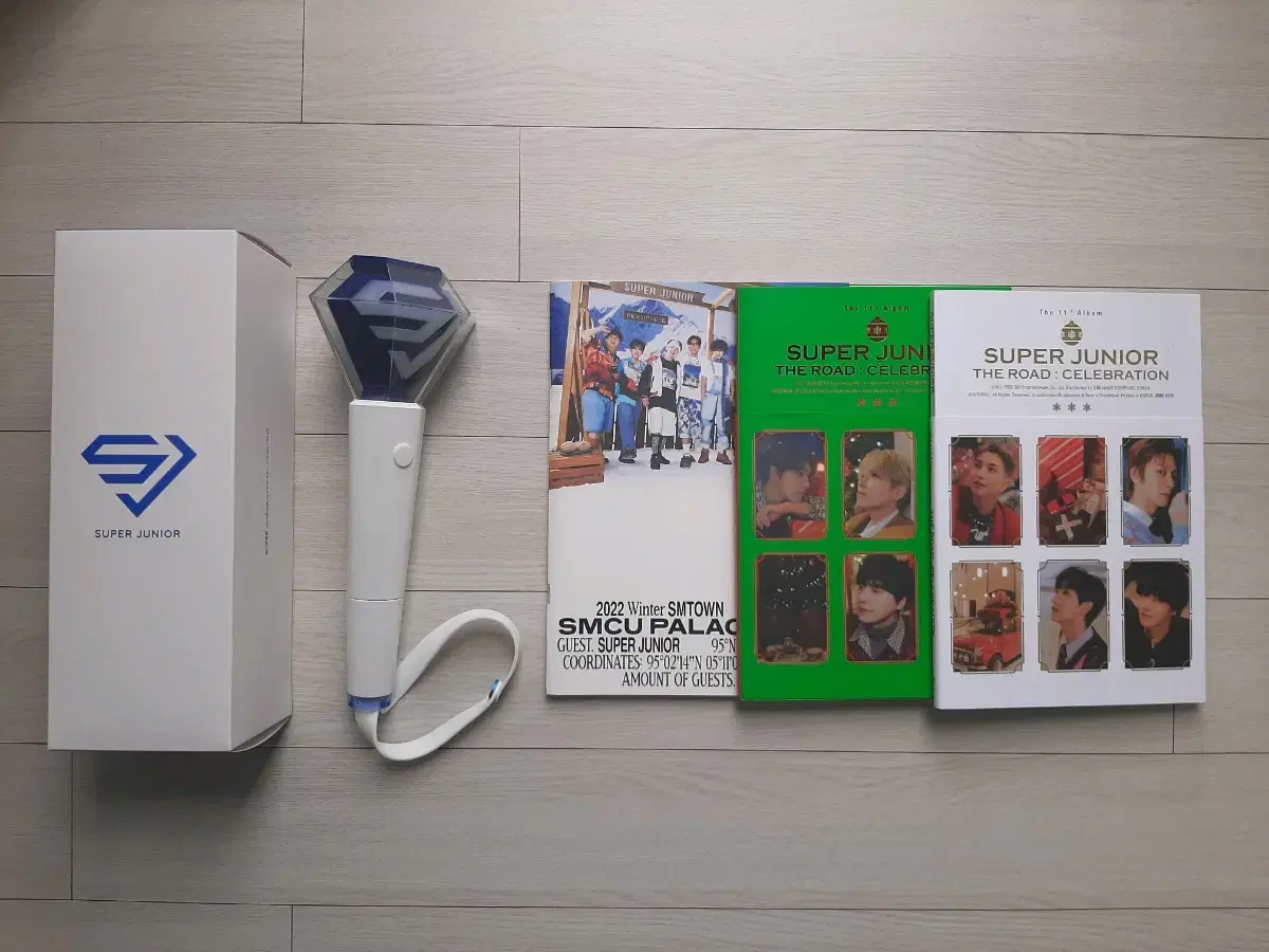 Super Junior lightstick + albums