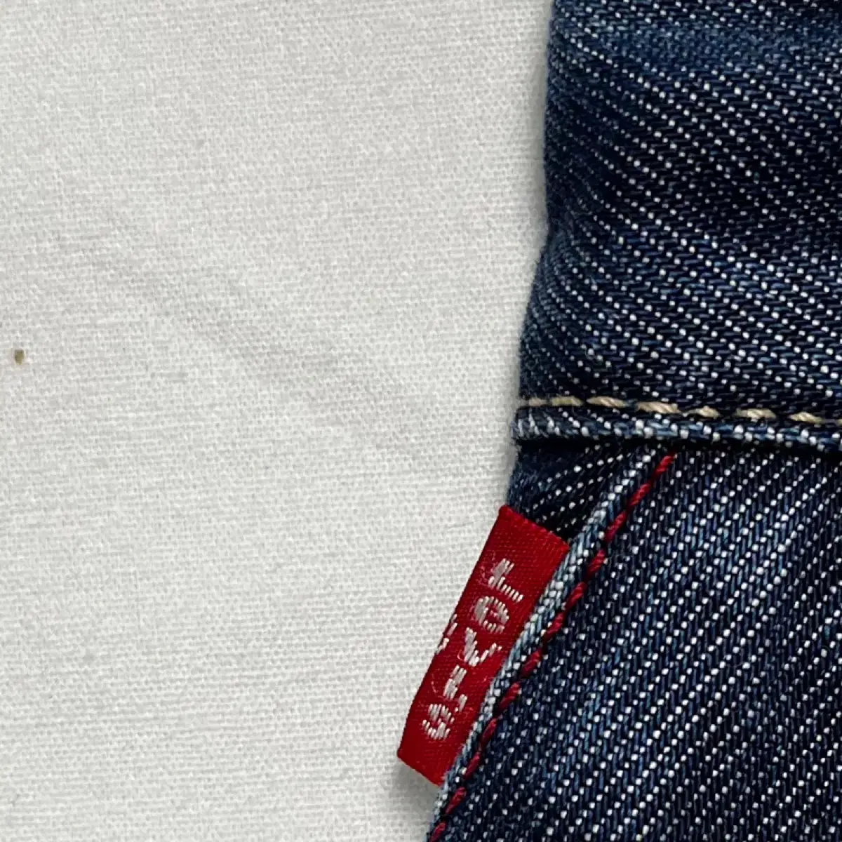 [LEVI'S] 리바이스 엔지니어드 러프 뒷 플리츠 데님 미니스커트